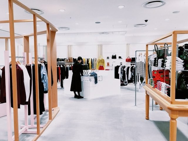 Retail Store Design — bright minimalist boutique
